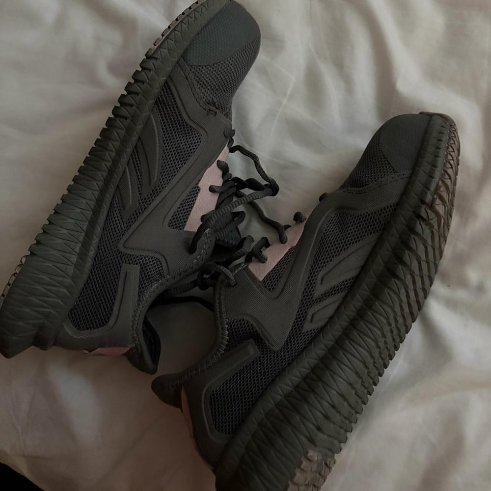 Reebok Women's Sneakers - Black and Pink